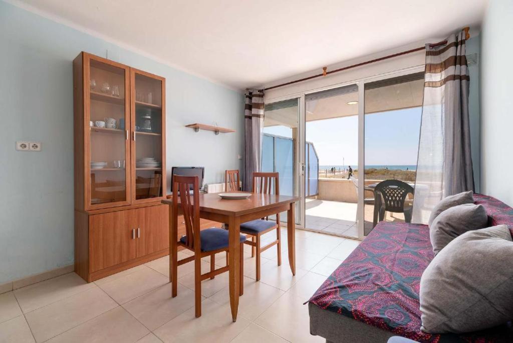 Apartamentos Denis 卡斯特尔德费尔斯 外观 照片