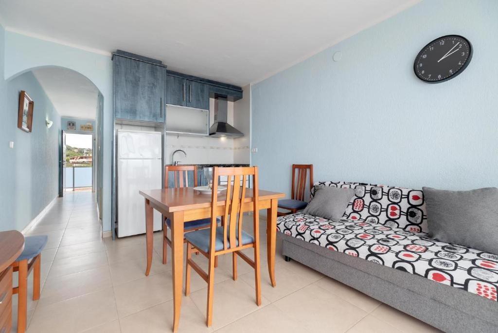 Apartamentos Denis 卡斯特尔德费尔斯 外观 照片